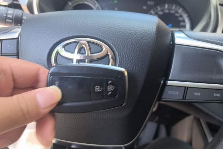 Used Toyota Highlander 2022 Dual-Engine 2.5L Two-Wheel Drive Elite Edition 5 Seats Vehicle Key