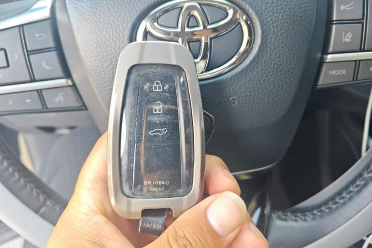 Used Toyota Highlander 2022 Dual-Engine 2.5L Four-Wheel Drive Supreme Edition 7-Seater Vehicle Key