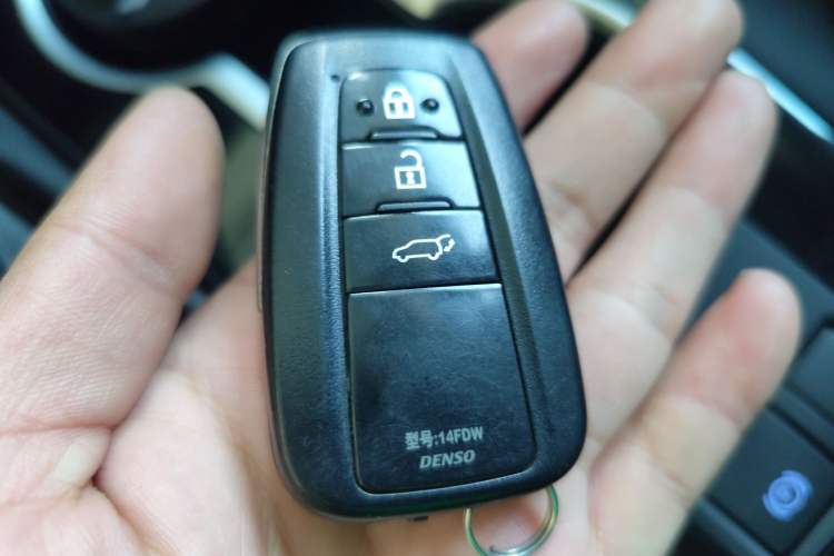 Used Toyota Highlander 2022 Dual-Engine 2.5L Four-Wheel Drive Prestige Version 7 Seats Vehicle Key