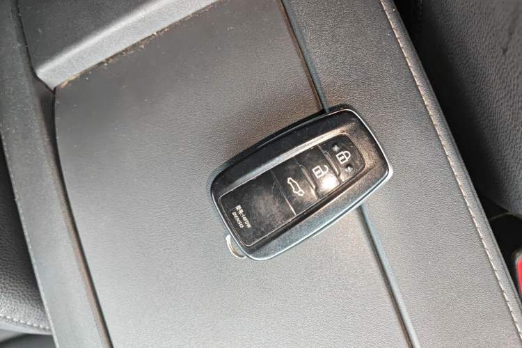 Used Toyota Highlander 2022 Dual-Engine 2.5L Four-Wheel Drive Prestige Version 7 Seats Vehicle Key