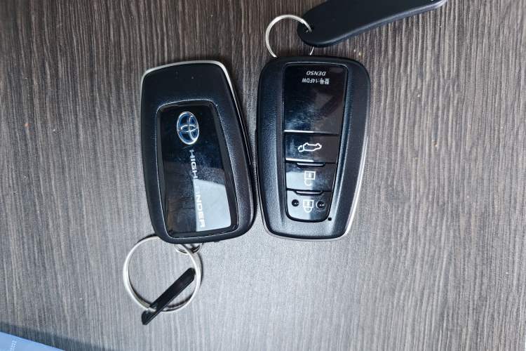 Used Toyota Highlander 2022 Dual-Engine 2.5L Four-Wheel Drive Prestige Version 7 Seats Vehicle Key