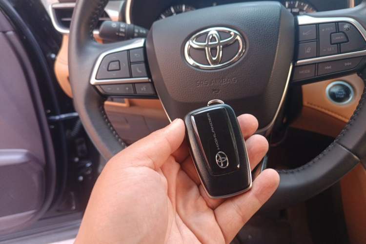 Used Toyota Highlander 2022 380T Four-Wheel Drive Prestige Edition 7-Seater Vehicle Key