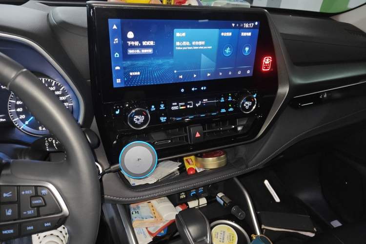 Used Toyota Highlander 2022 Dual-Engine 2.5L Four-Wheel Drive Prestige Version 7 Seats Audio And AC Panel