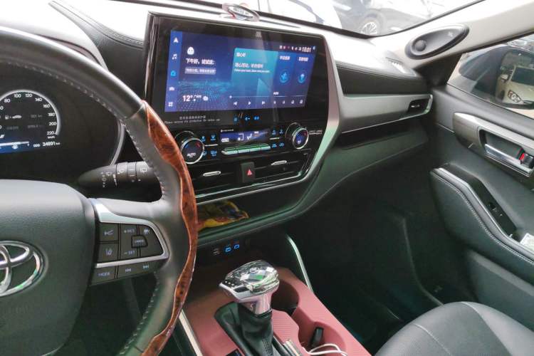 Used Toyota Highlander 2022 Dual-Engine 2.5L Four-Wheel Drive Supreme Edition 7-Seater Audio And AC Panel