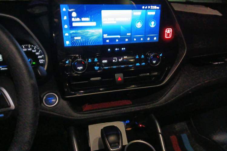 Used Toyota Highlander 2022 Dual-Engine 2.5L Two-Wheel Drive Prestige Edition 7-Seater Audio And AC Panel