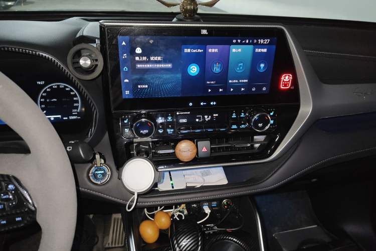 Used Toyota Highlander 2022 Dual-Engine 2.5L Four-Wheel Drive Supreme Edition 7-Seater Audio And AC Panel