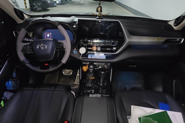 Used Toyota Highlander 2022 Dual-Engine 2.5L Four-Wheel Drive Supreme Edition 7-Seater Center Console