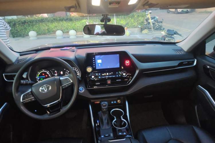 Used Toyota Highlander 2022 Dual-Engine 2.5L Two-Wheel Drive Elite Edition 5 Seats Center Console