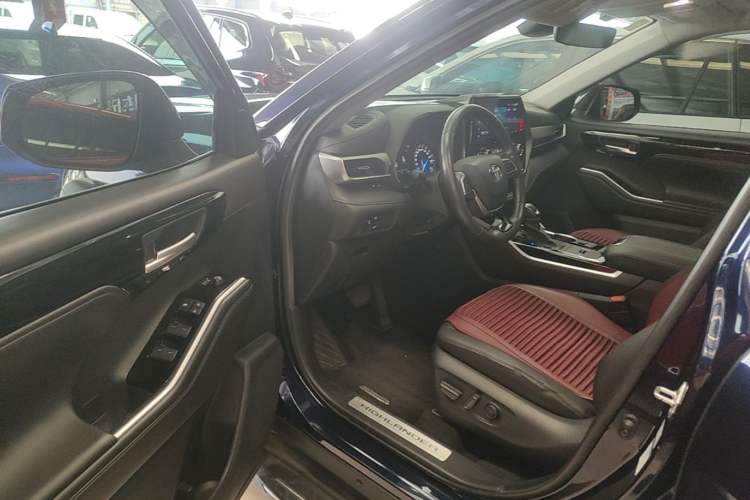 Used Toyota Highlander 2022 Dual-Engine 2.5L Four-Wheel Drive Prestige Version 7 Seats Driver Seat