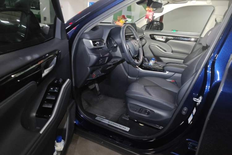 Used Toyota Highlander 2022 Dual-Engine 2.5L Four-Wheel Drive Prestige Version 7 Seats Driver Seat