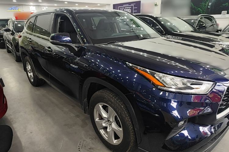 Used Toyota Highlander 2022 Dual-Engine 2.5L 4x4 Elite Edition 7-Seater Front Right 45 Deg