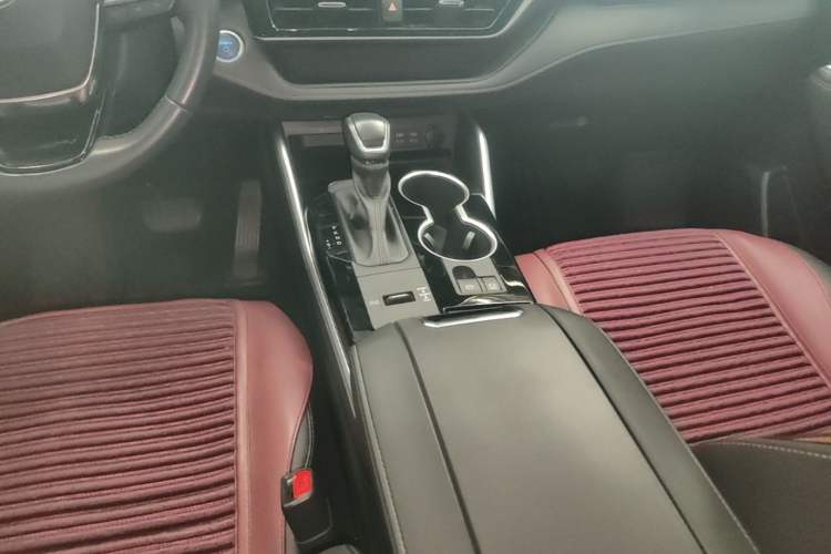 Used Toyota Highlander 2022 Dual-Engine 2.5L Four-Wheel Drive Prestige Version 7 Seats Gear Lever