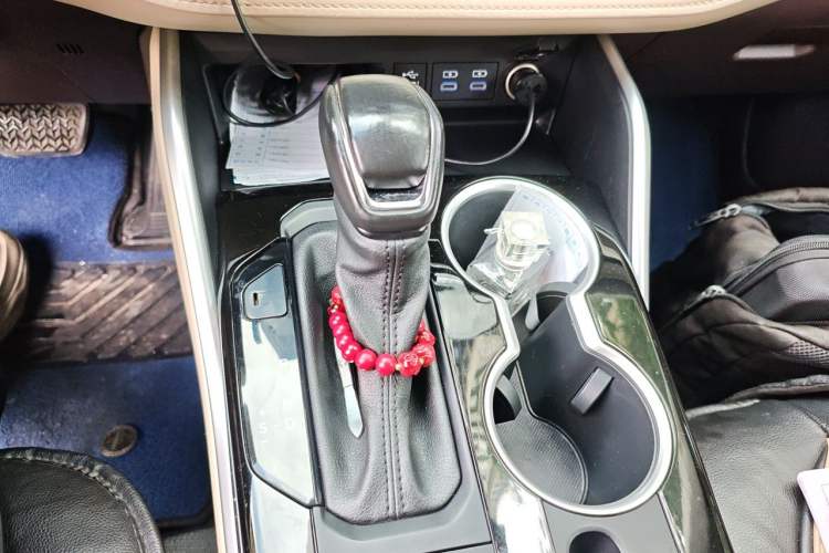 Used Toyota Highlander 2022 Dual-Engine 2.5L Four-Wheel Drive Luxury Edition 7 Seats Gear Lever
