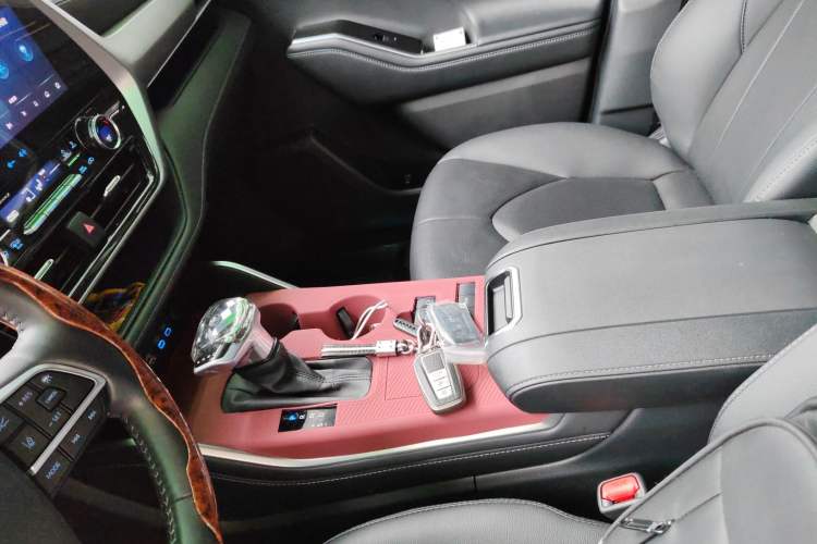 Used Toyota Highlander 2022 Dual-Engine 2.5L Four-Wheel Drive Supreme Edition 7-Seater Gear Lever