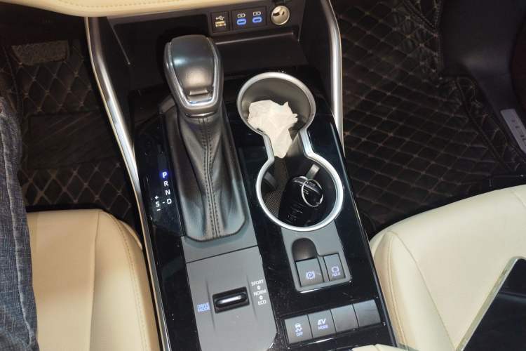 Used Toyota Highlander 2022 Dual-Engine 2.5L Two-Wheel Drive Prestige Edition 7-Seater Gear Lever