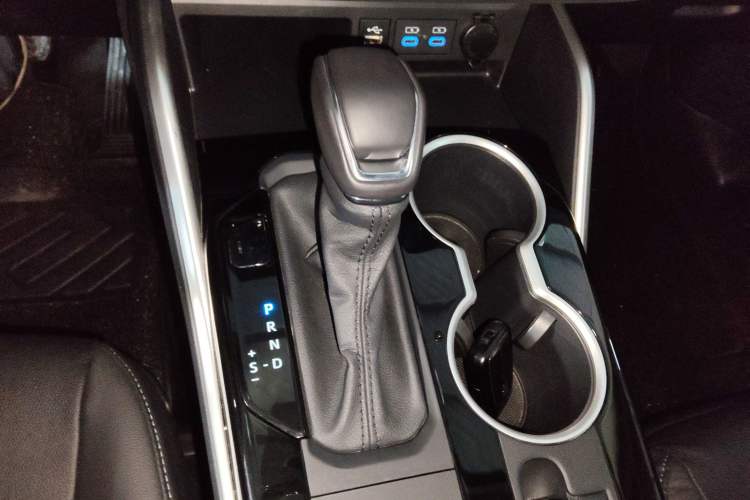 Used Toyota Highlander 2022 Dual-Engine 2.5L Four-Wheel Drive Prestige Version 7 Seats Gear Lever