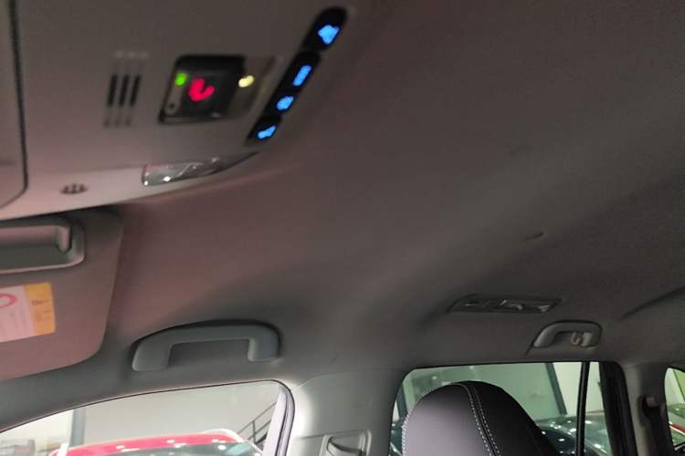 Used Toyota Highlander 2022 Dual-Engine 2.5L 4x4 Elite Edition 7-Seater Headliner