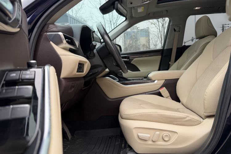 Used Toyota Highlander 2022 Dual-Engine 2.5L Four-Wheel Drive Supreme Edition 7-Seater Interior 1