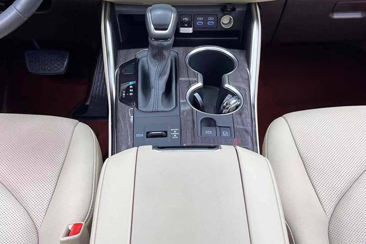 Used Toyota Highlander 2022 Dual-Engine 2.5L Four-Wheel Drive Supreme Edition 7-Seater Interior 13