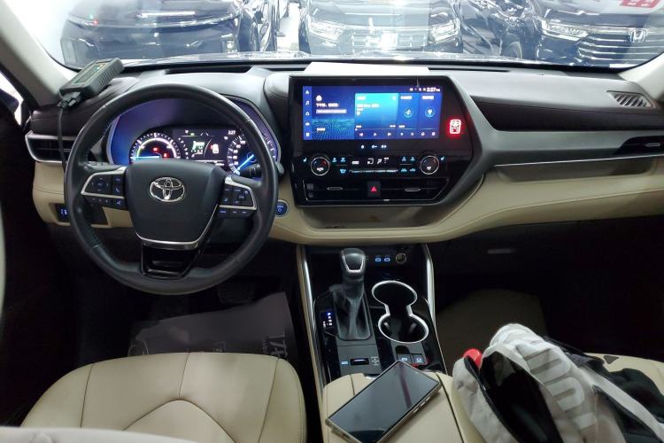Used Toyota Highlander 2022 Dual-Engine 2.5L Four-Wheel Drive Prestige Version 7 Seats Interior 2