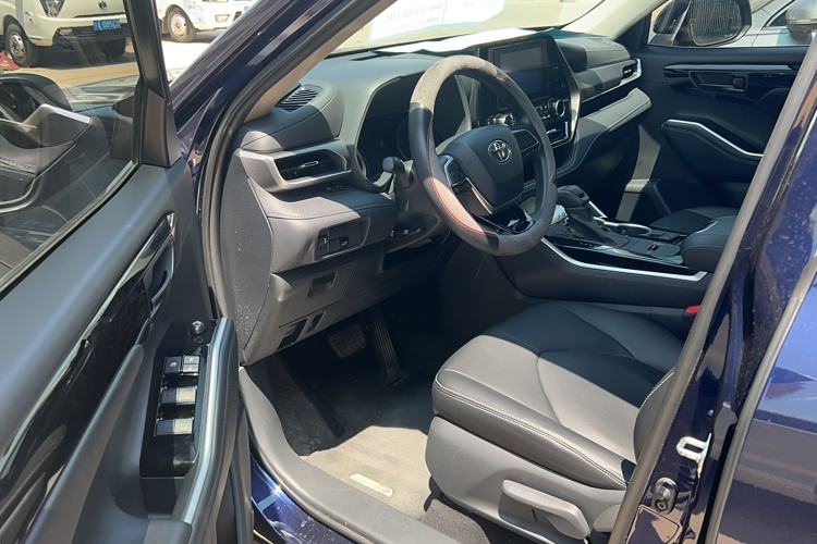 Used Toyota Highlander 2022 Dual-Engine 2.5L Two-Wheel Drive Elite Edition 5 Seats Interior 2