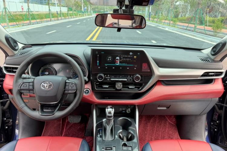 Used Toyota Highlander 2022 Dual-Engine 2.5L 4x4 Elite Edition 7-Seater Interior 2