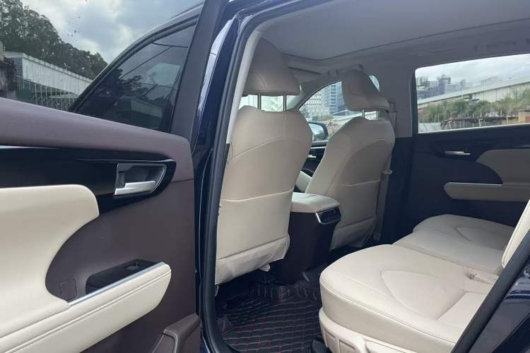 Used Toyota Highlander 2022 Dual-Engine 2.5L Four-Wheel Drive Prestige Version 7 Seats Interior 3