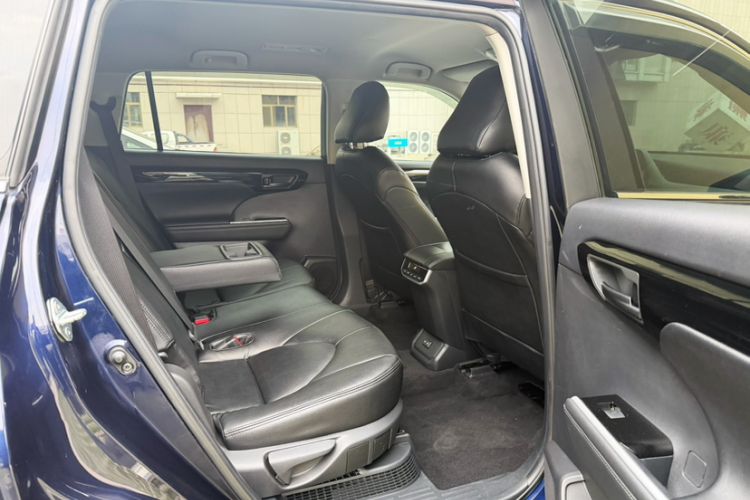 Used Toyota Highlander 2022 Dual-Engine 2.5L Two-Wheel Drive Elite Edition 5 Seats Interior 3