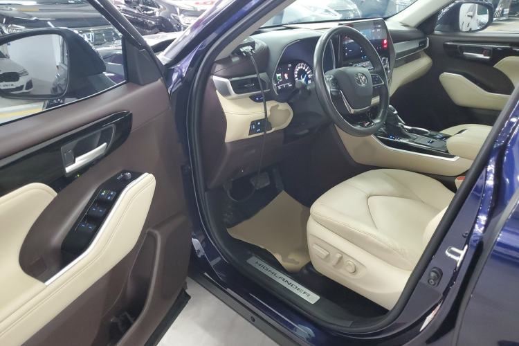 Used Toyota Highlander 2022 Dual-Engine 2.5L Four-Wheel Drive Prestige Version 7 Seats Interior 3