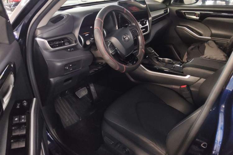 Used Toyota Highlander 2022 Dual-Engine 2.5L Four-Wheel Drive Prestige Version 7 Seats Interior 3