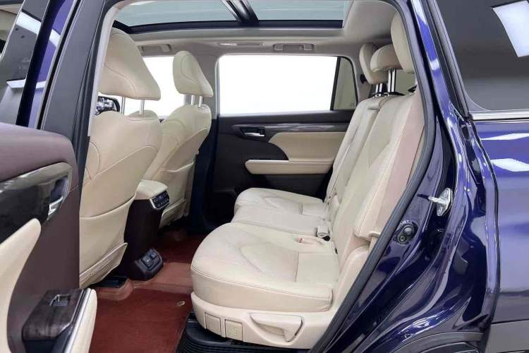 Used Toyota Highlander 2022 Dual-Engine 2.5L Four-Wheel Drive Supreme Edition 7-Seater Interior 4