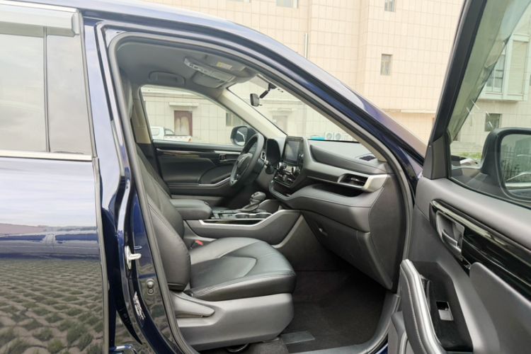 Used Toyota Highlander 2022 Dual-Engine 2.5L Two-Wheel Drive Elite Edition 5 Seats Interior 4