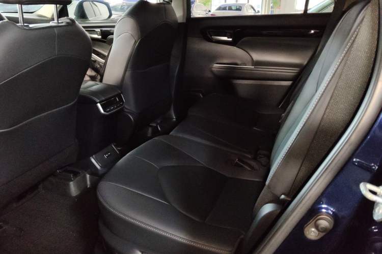 Used Toyota Highlander 2022 Dual-Engine 2.5L Four-Wheel Drive Prestige Version 7 Seats Interior 4