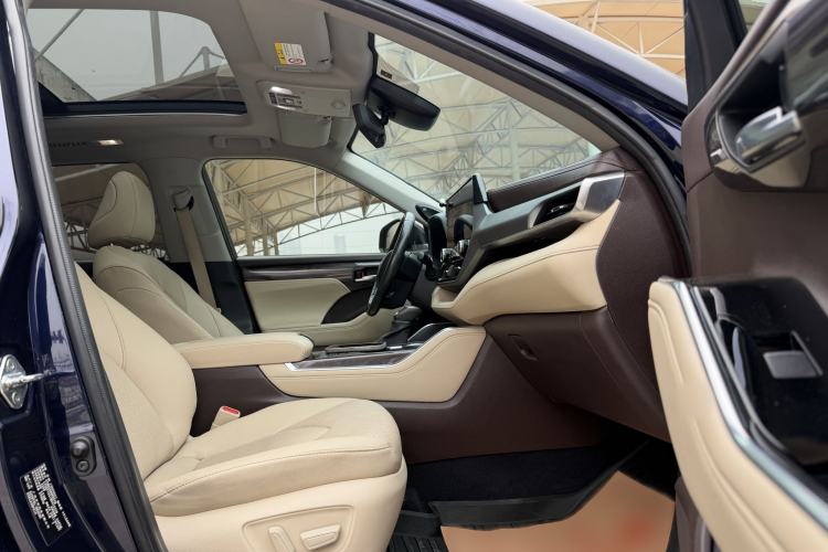 Used Toyota Highlander 2022 Dual-Engine 2.5L Four-Wheel Drive Supreme Edition 7-Seater Interior 5