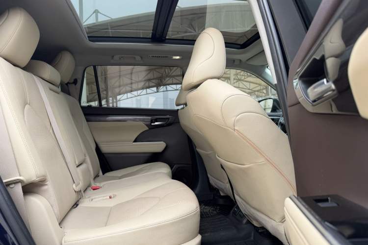Used Toyota Highlander 2022 Dual-Engine 2.5L Four-Wheel Drive Supreme Edition 7-Seater Interior 6