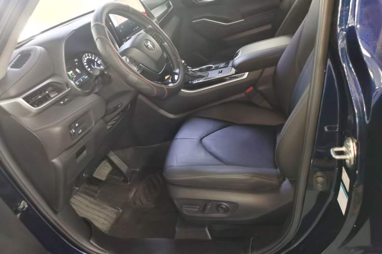 Used Toyota Highlander 2022 Dual-Engine 2.5L Four-Wheel Drive Prestige Version 7 Seats Left Front Seat