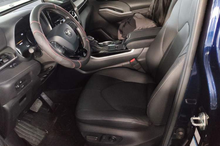 Used Toyota Highlander 2022 Dual-Engine 2.5L Four-Wheel Drive Prestige Version 7 Seats Left Front Seat