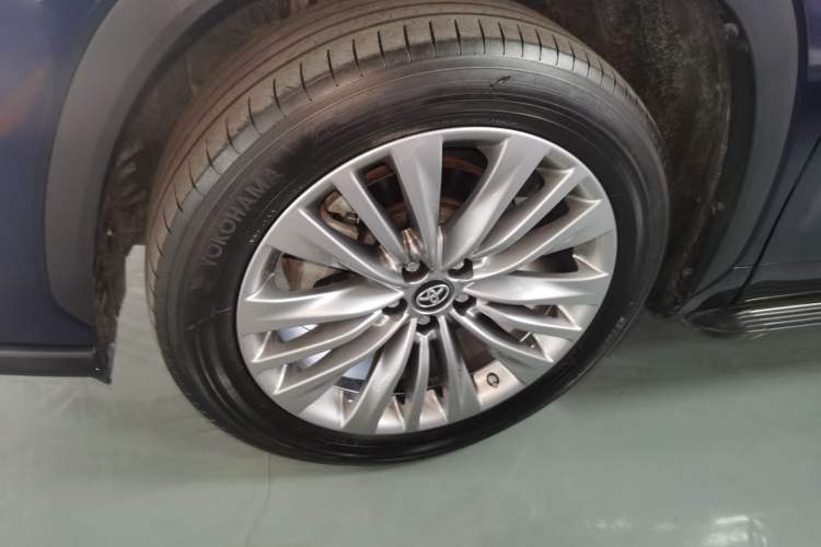 Used Toyota Highlander 2022 Dual-Engine 2.5L Four-Wheel Drive Prestige Version 7 Seats Left Front Wheel Hub