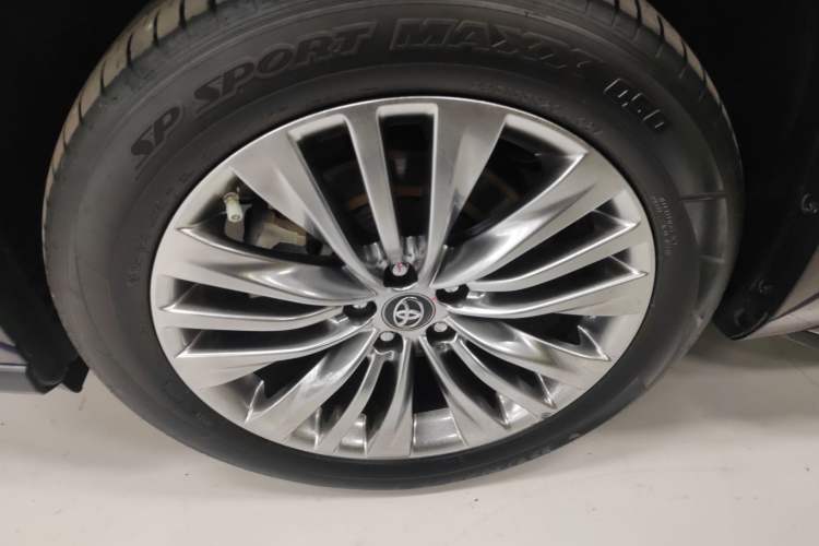 Used Toyota Highlander 2022 Dual-Engine 2.5L Four-Wheel Drive Prestige Version 7 Seats Left Front Wheel Hub