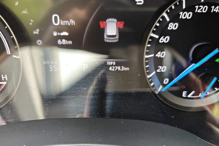 Used Toyota Highlander 2022 Dual-Engine 2.5L Four-Wheel Drive Prestige Version 7 Seats Odometer Close Up