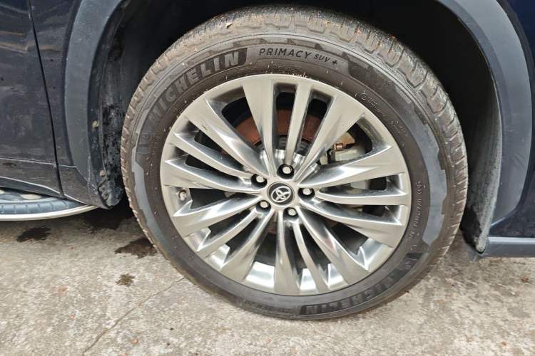Used Toyota Highlander 2022 Dual-Engine 2.5L Four-Wheel Drive Prestige Version 7 Seats Right Front Wheel Hub