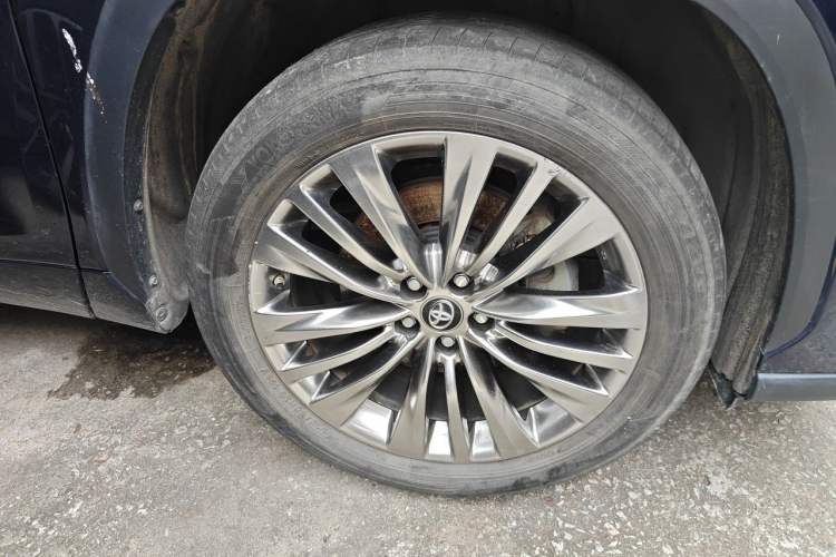 Used Toyota Highlander 2022 Dual-Engine 2.5L Four-Wheel Drive Prestige Version 7 Seats Right Front Wheel Hub