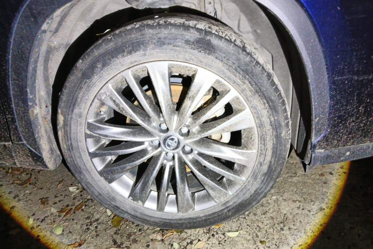 Used Toyota Highlander 2022 Dual-Engine 2.5L Two-Wheel Drive Prestige Edition 7-Seater Right Front Wheel Hub