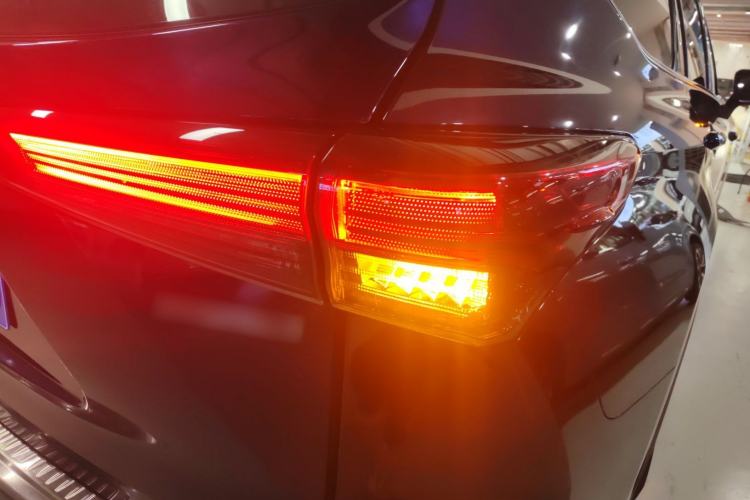 Used Toyota Highlander 2022 Dual-Engine 2.5L Four-Wheel Drive Prestige Version 7 Seats Right Rear Taillight