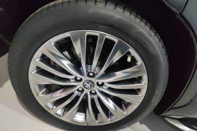 Used Toyota Highlander 2022 Dual-Engine 2.5L Four-Wheel Drive Prestige Version 7 Seats Right Rear Wheel Hub