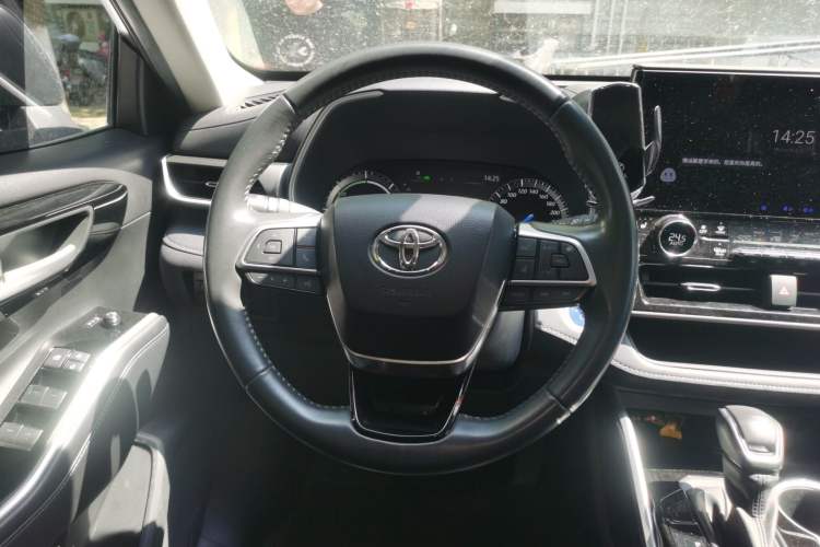 Used Toyota Highlander 2022 Dual-Engine 2.5L Four-Wheel Drive Prestige Version 7 Seats Steering Wheel