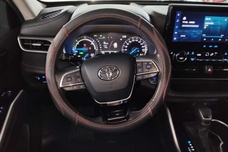 Used Toyota Highlander 2022 Dual-Engine 2.5L Four-Wheel Drive Prestige Version 7 Seats Steering Wheel