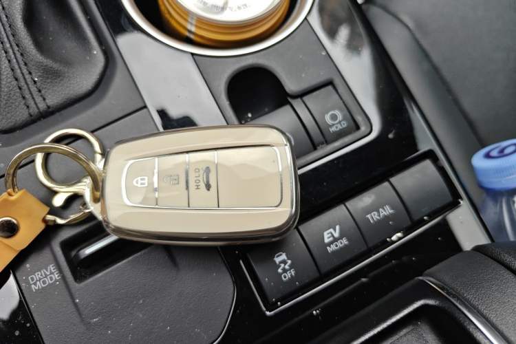 Used Toyota Highlander 2022 Dual-Engine 2.5L Four-Wheel Drive Prestige Version 7 Seats Vehicle Key