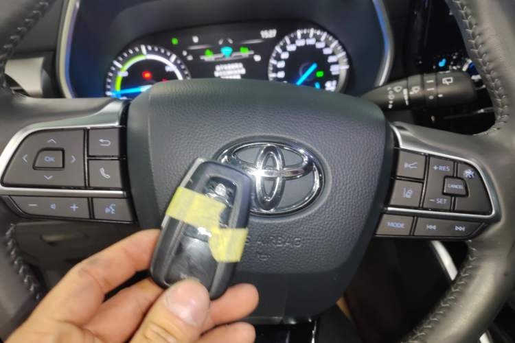 Used Toyota Highlander 2022 Dual-Engine 2.5L Four-Wheel Drive Prestige Version 7 Seats Vehicle Key