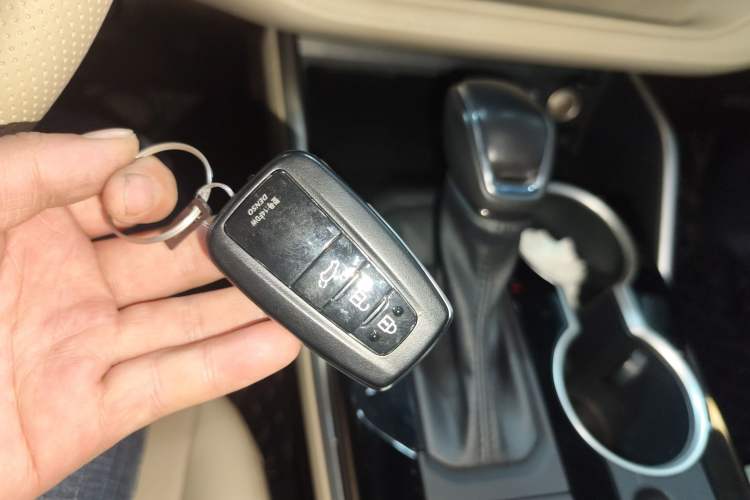Used Toyota Highlander 2022 Dual-Engine 2.5L Two-Wheel Drive Prestige Edition 7-Seater Vehicle Key